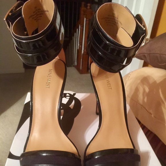 Heels - Picture 2 of 10